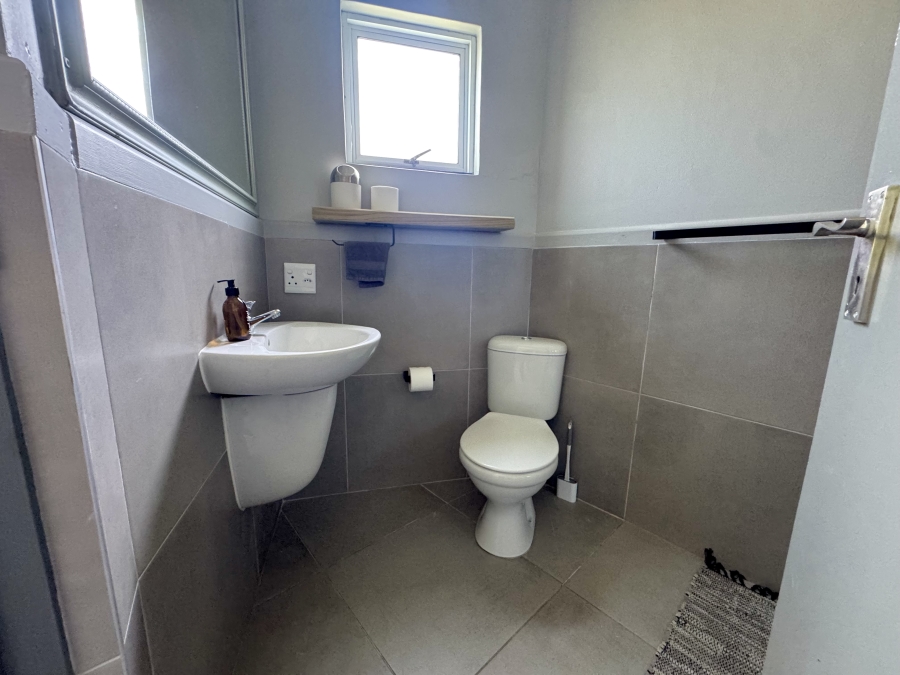 To Let 1 Bedroom Property for Rent in Burgundy Estate Western Cape